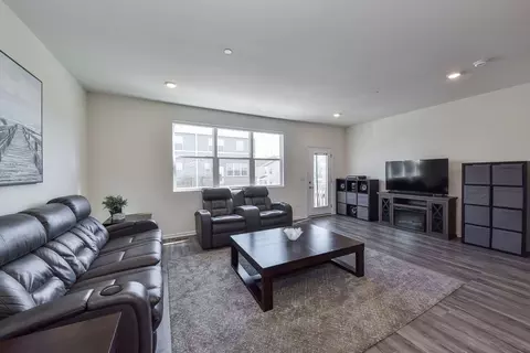 Living - 3319 Trillium Cir, Rolling Meadows, IL 60008 photo 2 of 3