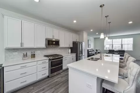 Kitchen - 3319 Trillium Cir, Rolling Meadows, IL 60008 photo 2 of 3