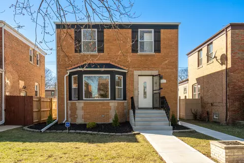 8218 S Sawyer Ave, Chicago, IL 60652