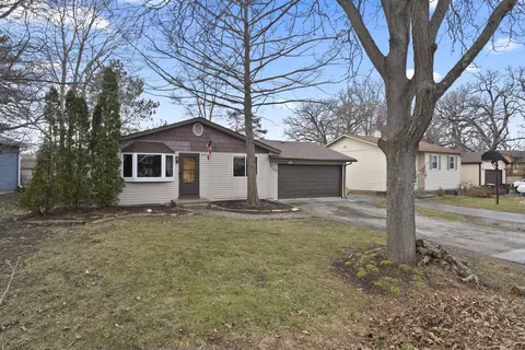220 Bridgewood Dr, Antioch, IL 60002