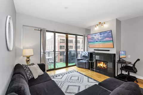 Living - 41 E 8th St #802, Chicago, IL 60605 photo 4 of 4