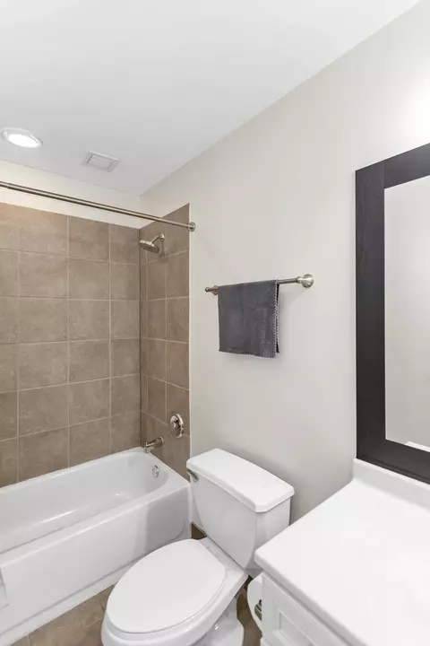 Bath - 41 E 8th St #802, Chicago, IL 60605 photo 4 of 4