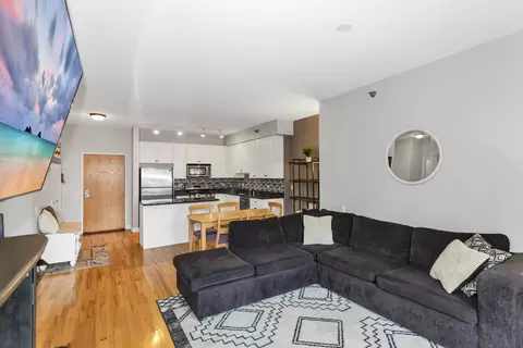 Living - 41 E 8th St #802, Chicago, IL 60605 photo 1 of 4