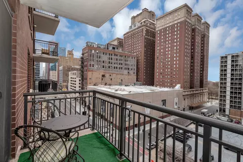 Exterior - 41 E 8th St #802, Chicago, IL 60605 photo 4 of 5