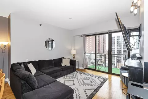 Living - 41 E 8th St #802, Chicago, IL 60605 photo 3 of 4