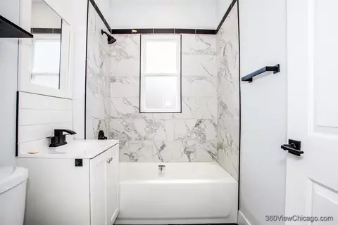 Bath - 4141 Konrad Ave, Lyons, IL 60534 photo 2 of 3