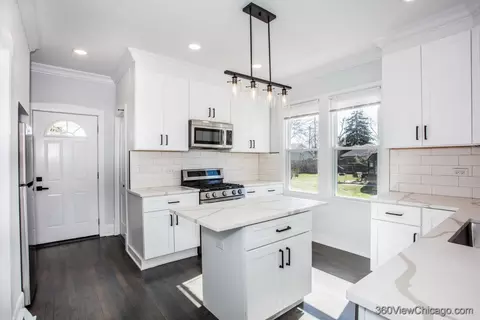 Kitchen - 4141 Konrad Ave, Lyons, IL 60534 photo 2 of 7