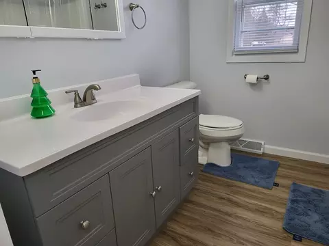 Bath - 19810 Bauman Rd, Marengo, IL 60152 photo 2 of 4