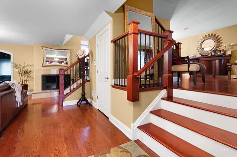 Entry Way - 1216 W Sable Dr, Addison, IL 60101 photo 2 of 2