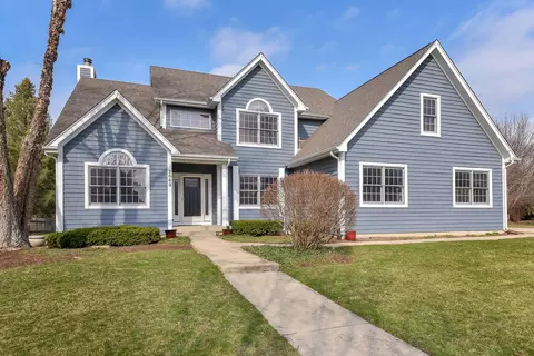 2643 Freeland Cir, Naperville, IL 60564