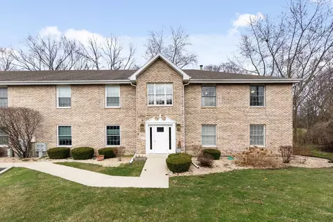 301 N Airlite St #D, Elgin, IL 60123