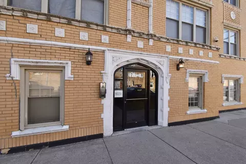 2709 W Glenlake Ave #2, Chicago, IL 60659