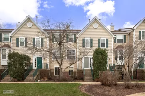 2449 Courtyard Cir #3, Aurora, IL 60506