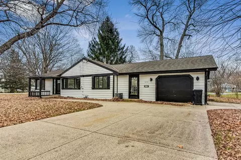 16059 W Arlington Dr, Libertyville, IL 60048
