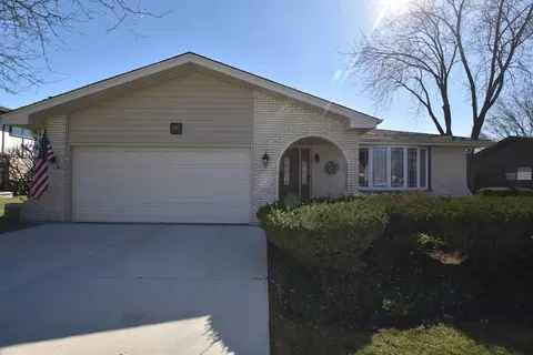 16 W641 Fern St, Willowbrook, IL 60527