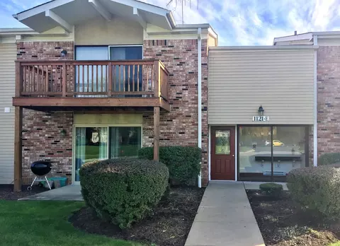 1121 Hinswood Dr #102, Darien, IL 60561