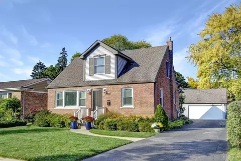 106 N Pine St, Mount Prospect, IL 60056
