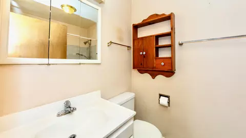 Bath - 938 Bryn Mawr Ave, Bartlett, IL 60103 photo 1 of 3