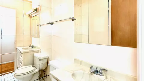 Bath - 938 Bryn Mawr Ave, Bartlett, IL 60103 photo 3 of 3