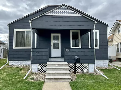 419 N Monroe St, Clinton, IL 61727