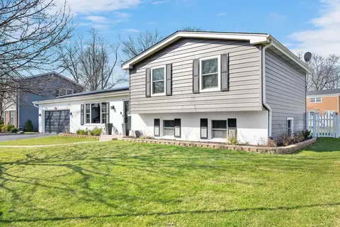 4050 W End Rd, Downers Grove, IL 60515