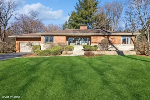 6411 Pontiac Dr, Indian Head Park, IL 60525