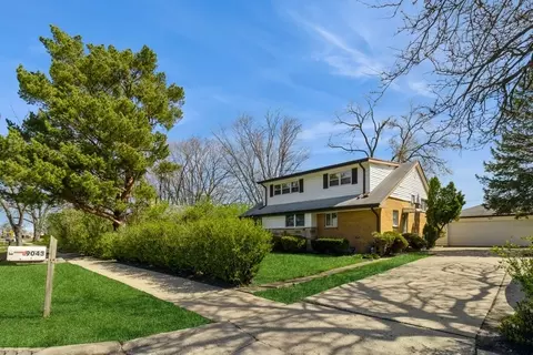 9043 N Greenwood Ave, Niles, IL 60714