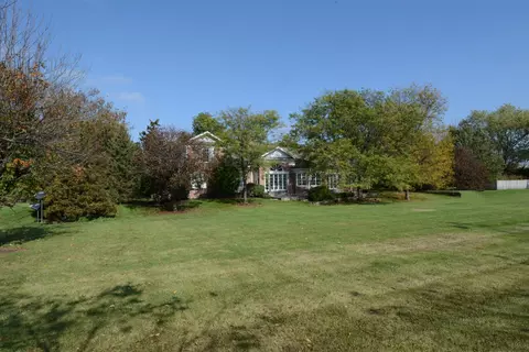 Exterior - 31 W121 Grove Pl, Wayne, IL 60184 photo 18 of 27