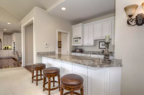 Kitchen - 31 W121 Grove Pl, Wayne, IL 60184 photo 6 of 8