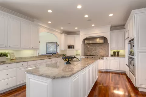 Kitchen - 31 W121 Grove Pl, Wayne, IL 60184 photo 1 of 8