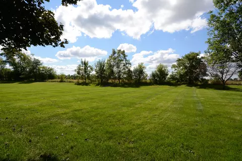 Exterior - 31 W121 Grove Pl, Wayne, IL 60184 photo 24 of 27