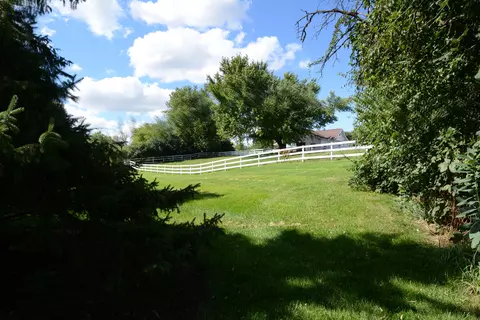 Exterior - 31 W121 Grove Pl, Wayne, IL 60184 photo 23 of 27