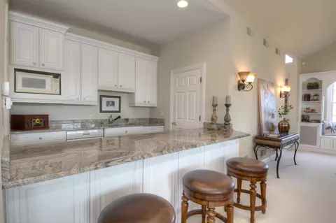 Kitchen - 31 W121 Grove Pl, Wayne, IL 60184 photo 5 of 8