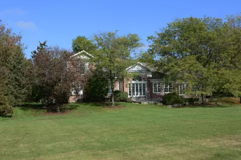 Exterior - 31 W121 Grove Pl, Wayne, IL 60184 photo 16 of 27