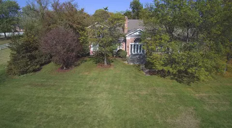 Exterior - 31 W121 Grove Pl, Wayne, IL 60184 photo 21 of 27