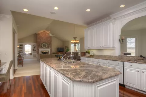 Kitchen - 31 W121 Grove Pl, Wayne, IL 60184 photo 3 of 8