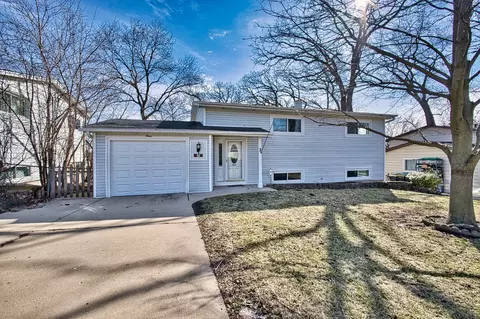 3 Timber Trl, Streamwood, IL 60107