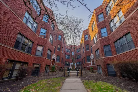 520 N Sheridan Rd #3B, Evanston, IL 60202