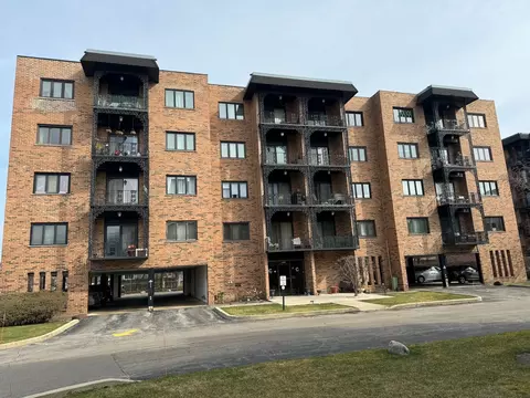 9335 Landings Ln #301, Des Plaines, IL 60016