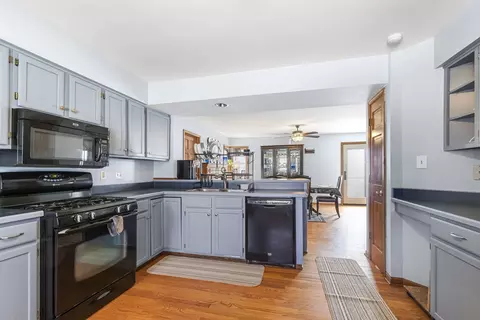 Kitchen - 965 Westgate Dr, Aurora, IL 60506 photo 1 of 4