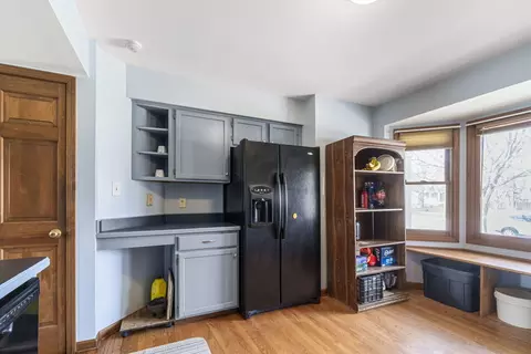 Kitchen - 965 Westgate Dr, Aurora, IL 60506 photo 4 of 4