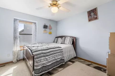 Bedroom - 965 Westgate Dr, Aurora, IL 60506 photo 4 of 9