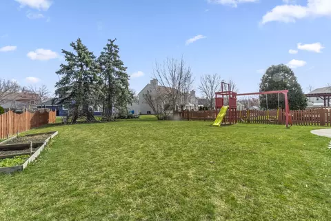 Exterior - 965 Westgate Dr, Aurora, IL 60506 photo 4 of 4