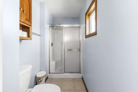 Bath - 965 Westgate Dr, Aurora, IL 60506 photo 4 of 6