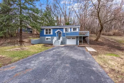 5607 Meadow Hill Ln, Mchenry, IL 60050