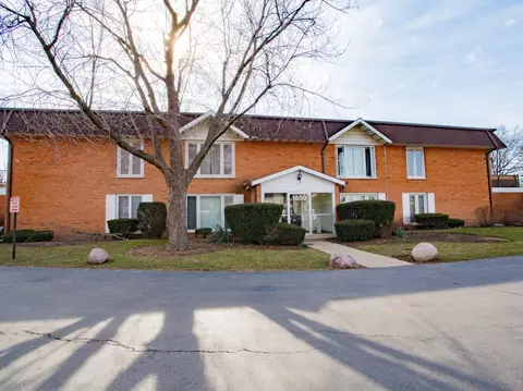1850 W Surrey Park Ln #2D, Arlington Heights, IL 60005