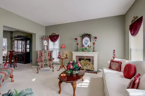 333 Deerpath Ct, Wauconda, IL 60084 photo 5
