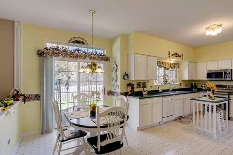 333 Deerpath Ct, Wauconda, IL 60084 photo 14