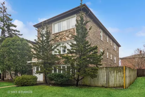 821 E Lilly Ln, Palatine, IL 60074
