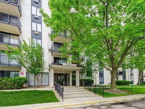 9701 Dee Rd #4F, Niles, IL 60714